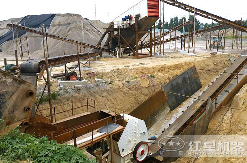 重錘式破碎機現(xiàn)場