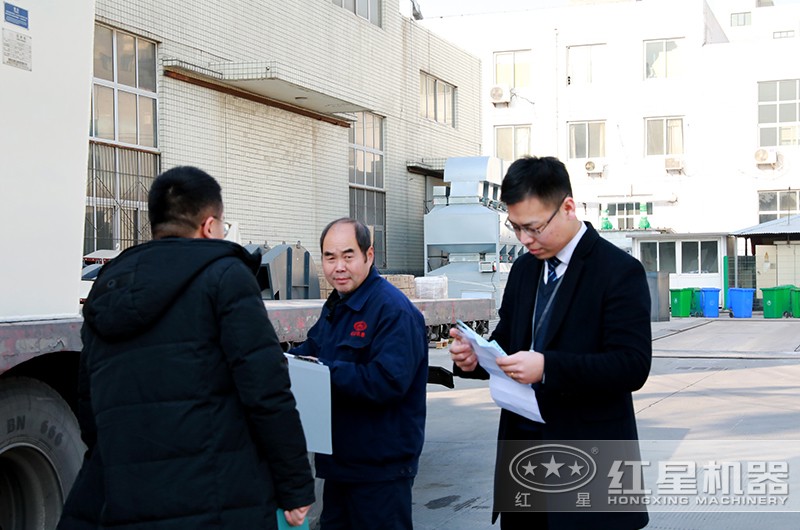 客戶來廠區(qū)考察設備